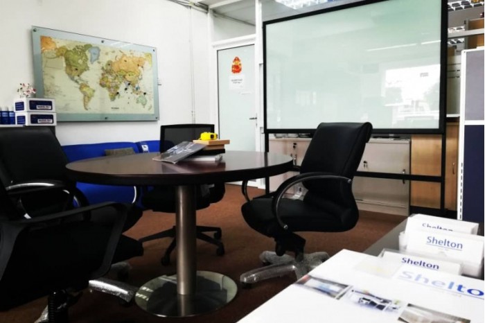 Movable Glass Board c/w P.Coat Metal Roller Rack - Magnetic